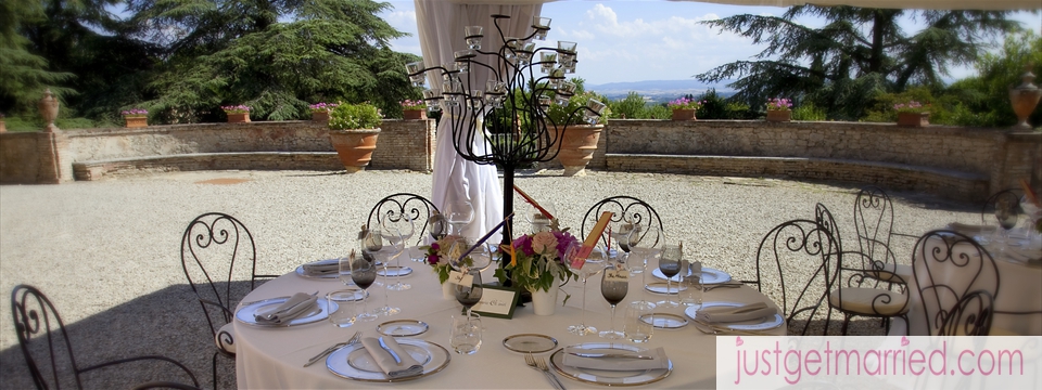 wedding-reception-villa-venue-siena-tuscany-italy-justgetmarried.com