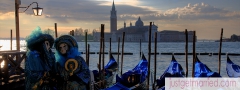 sunset-wedding-in-venice--italy-justgetmarried.com